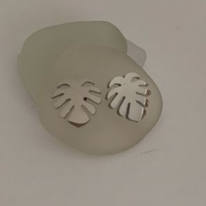New Beach Earring Studs - Silver Monstera (X0192)